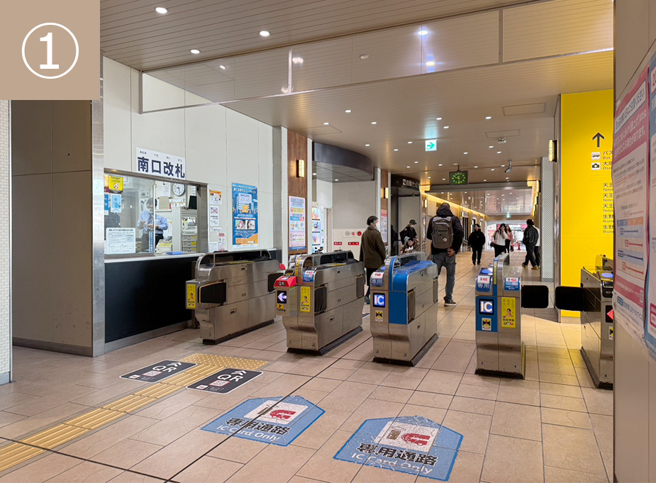 JR桃谷駅南口改札を出てすぐ右への出口へ進みます